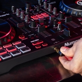 Numark MixTrack Platinum FX DJ-контроллер