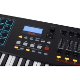 Akai MPK261 MIDI-клавиатура