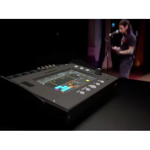 Allen & Heath CQ12T Цифровой микшерный пульт