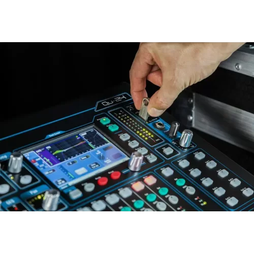 Allen & Heath QU-16 Цифровой микшерный пульт