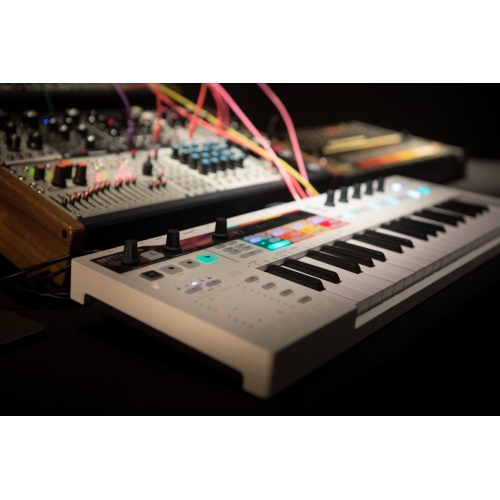 Arturia KeyStep Pro MIDI-контроллер, секвенсор