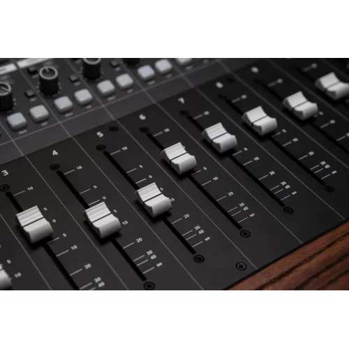 Audient ASP4816-HE 16-канальный аналоговый студийный микшер