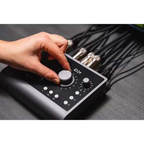 Audient iD24 Аудиоинтерфейс USB