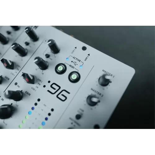 Allen & Heath Xone:96 8-канальный DJ-микшер