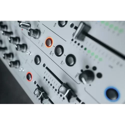 Allen & Heath Xone:96 8-канальный DJ-микшер