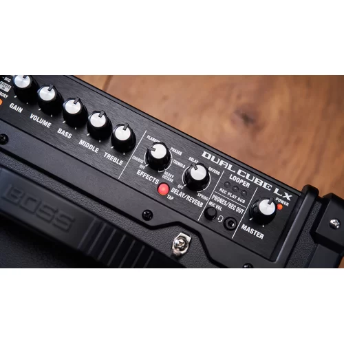 Boss Dual Cube LX (D-CUBE-LX) Гитарный комбоусилитель, 10 Вт., 2x4"