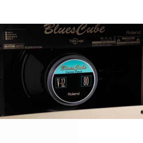 Roland Blues Cube Hot Гитарный комбоусилитель, 30 Вт., 12"