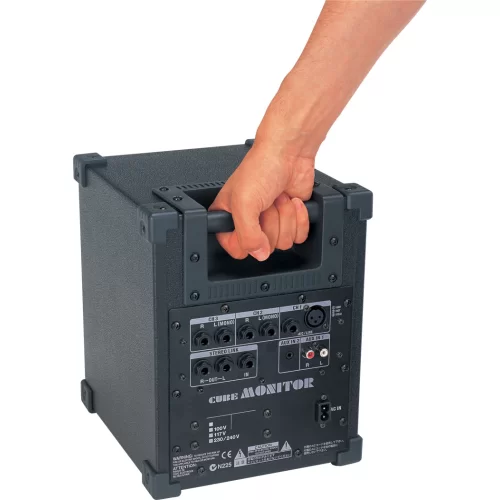 Roland CM-30 Активный монитор, 30 Вт., 6,5"