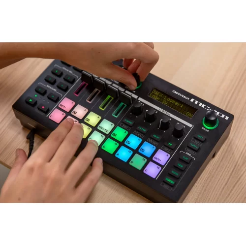 Roland MC-101 Грувбокс
