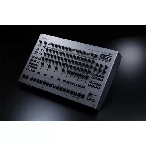 Roland TR-1000 Аналоговая драм-машина