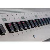 Roland TR-1000 Аналоговая драм-машина