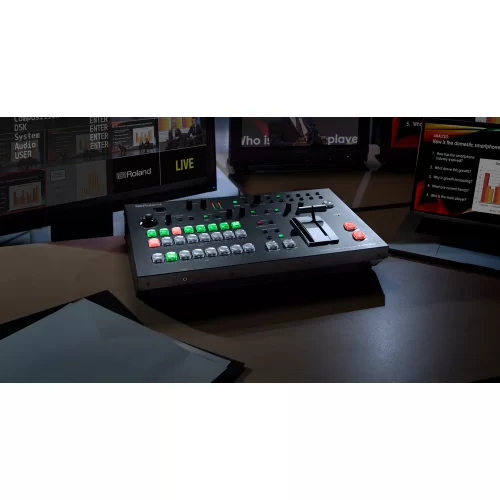 Roland V-600UHD 4K Видеомикшер