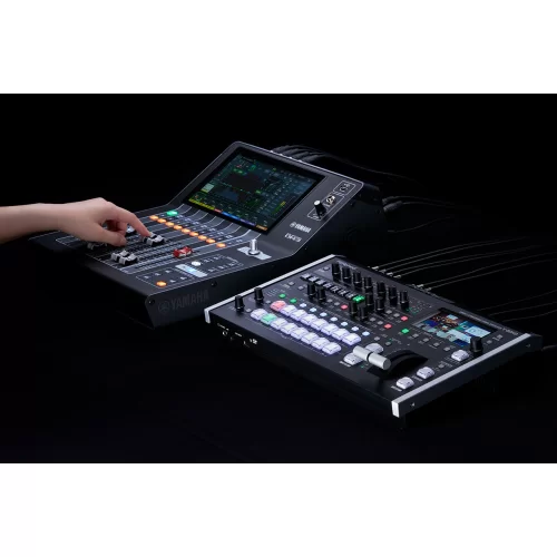 Roland V-80HD Видеомикшер