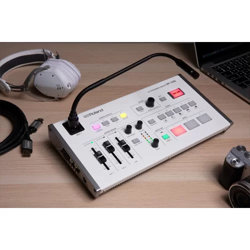 Roland VR-1HD Микшер для потоковой передачи мультимедиа