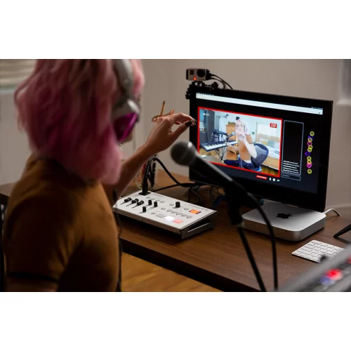 Roland VR-1HD Микшер для потоковой передачи мультимедиа