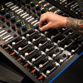 Warm Audio WA-412 4-канальный дискретный микрофонный предусилитель/инструментальный DI
