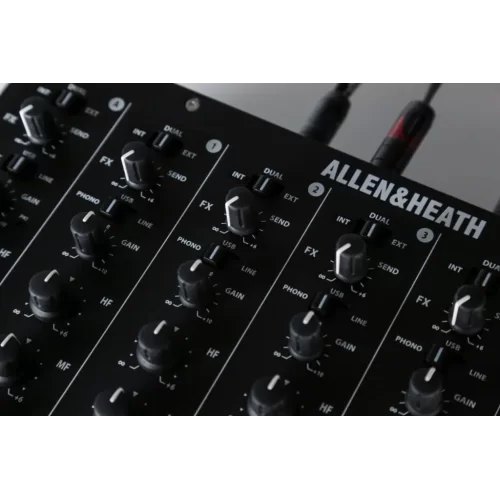 Allen & Heath Xone:PX5 6-канальный DJ-микшер