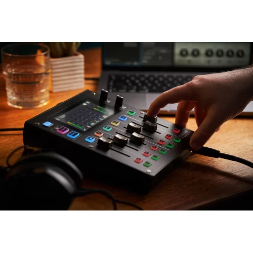 Boss Gigcaster 5 (GCS-5) 5-канальный микшер и аудиоинтерфейс