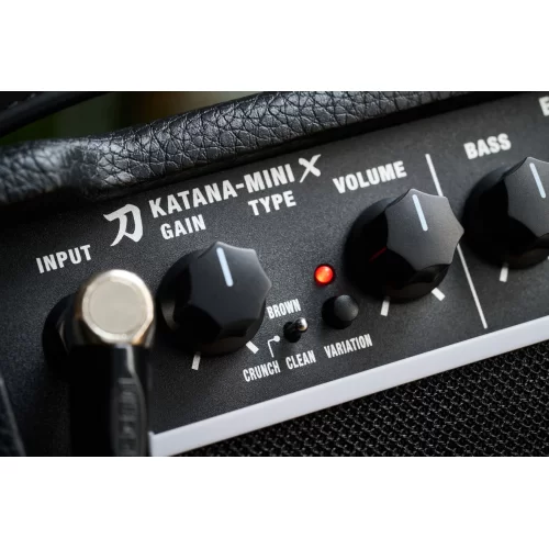 Boss Katana Mini X (KTN-MINI X) Гитарный портативный комбоусилитель, 10 Вт., 5"