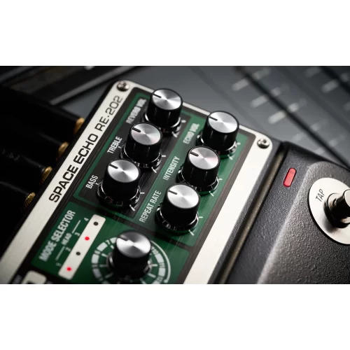 Boss RE-202 Гитарная педаль Space Echo