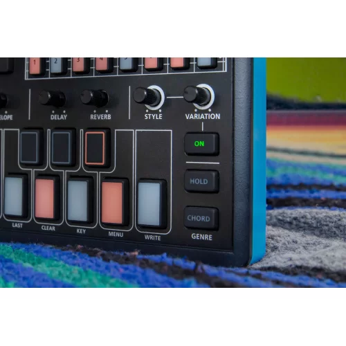 Roland J-6 Цифровой синтезатор