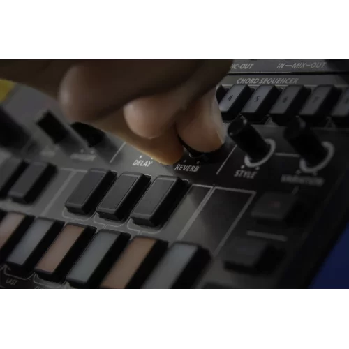 Roland J-6 Цифровой синтезатор
