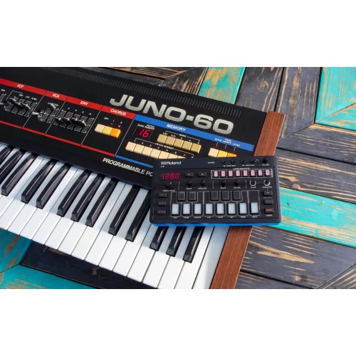Roland J-6 Цифровой синтезатор