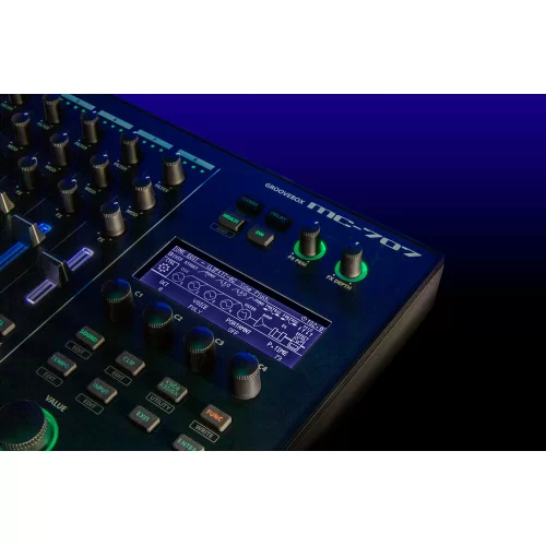 Roland MC-707 Грувбокс