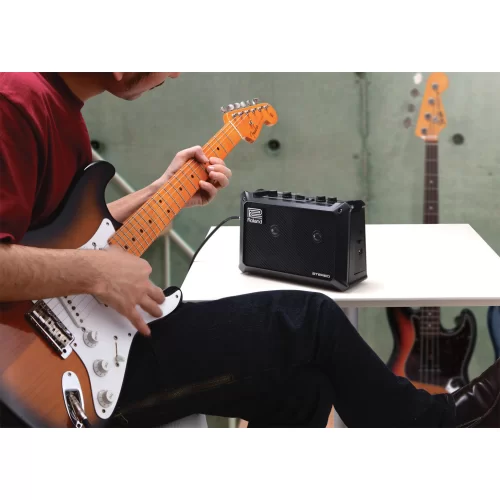 Roland MOBILE CUBE Комбоусилитель, 5 Вт., 2x4"