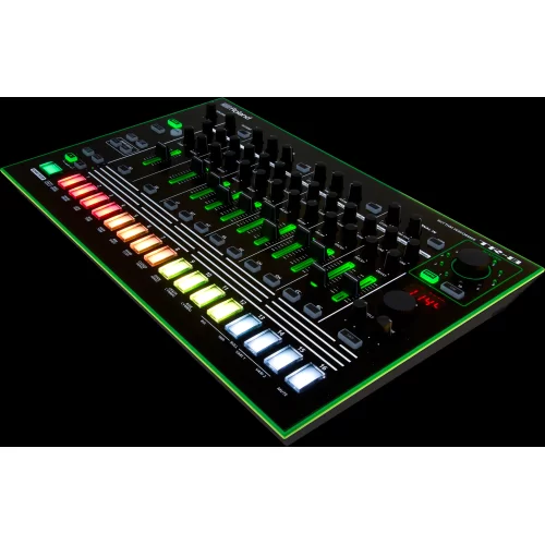 Roland TR-8 Драм-машина