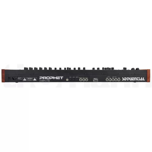 Sequential Prophet Rev2 16-voice Keyboard 16-голосный цифро-аналоговый синтезатор