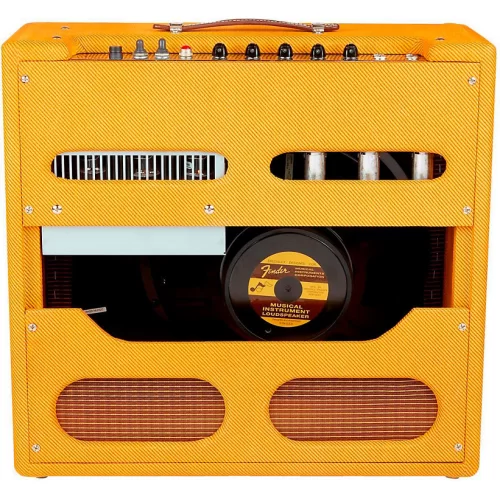 Fender '57 Custom Pro Гитарный ламповый комбоусилитель, 26 Вт., 15"