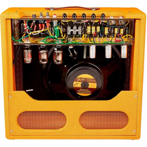 Fender '57 Custom Pro Гитарный ламповый комбоусилитель, 26 Вт., 15"